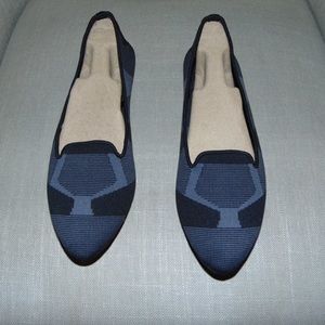 Pointy toe black patterned flats (new!!)